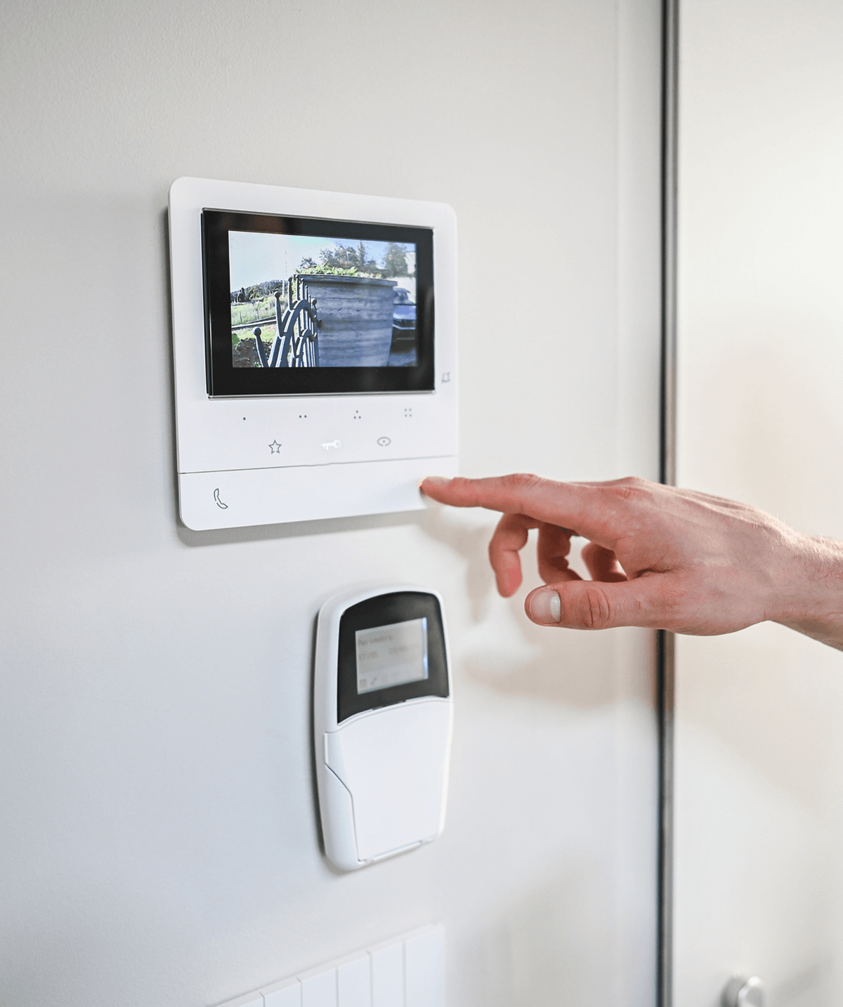 Intercom screen with person pressing button